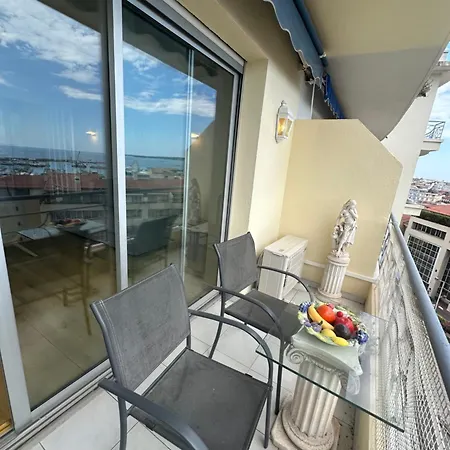 Apartman Vue Panoramique Pour Ce 3 Pieces A 7 Minutes A Pied Du Palais Du Festival